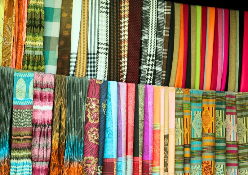 what to buy at dong xuan market vietnamese silk