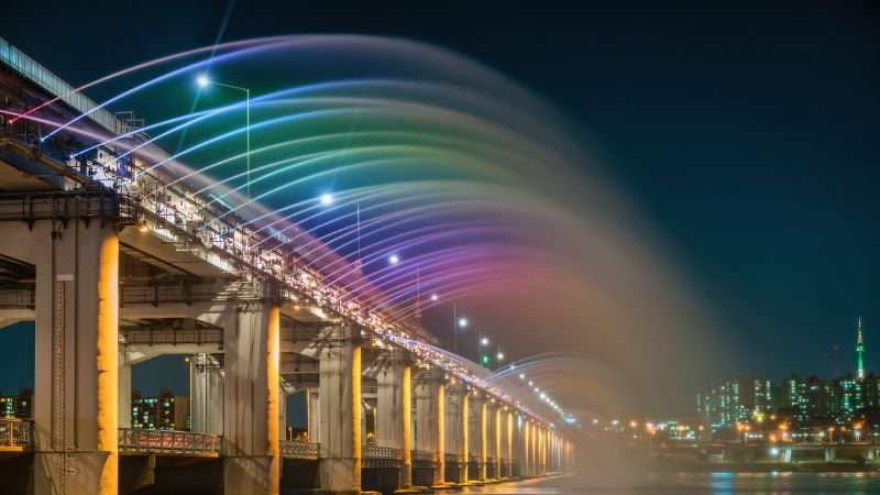 Banpo Bridge Moonlight Rainbow Fountain