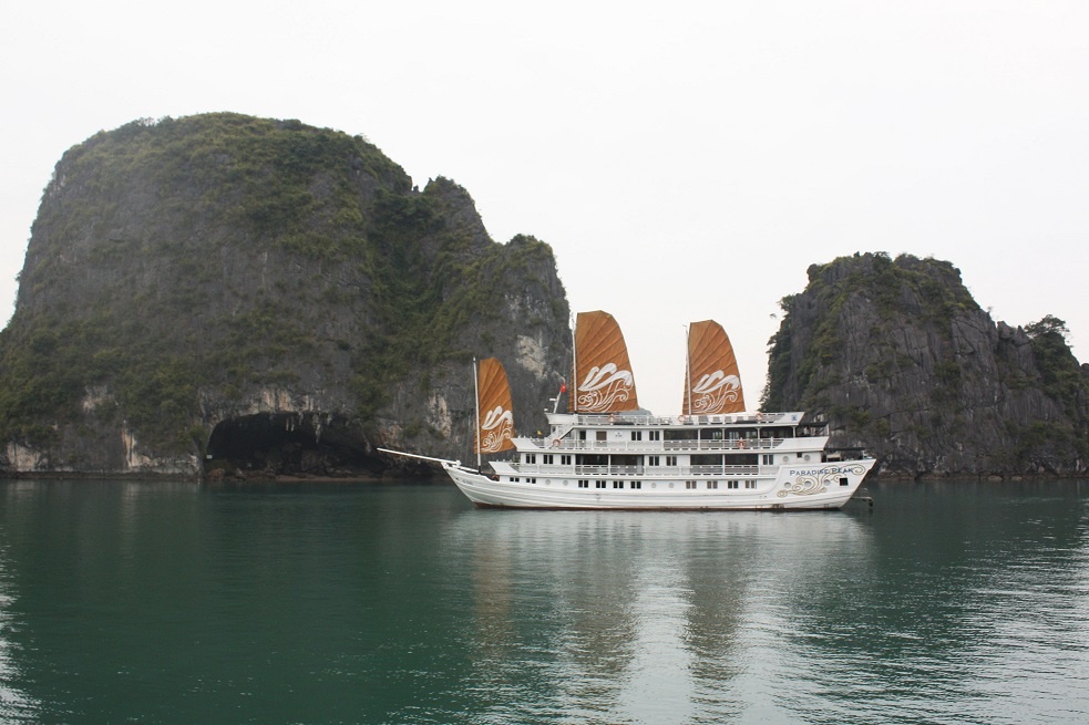 halong bay paradise cruises