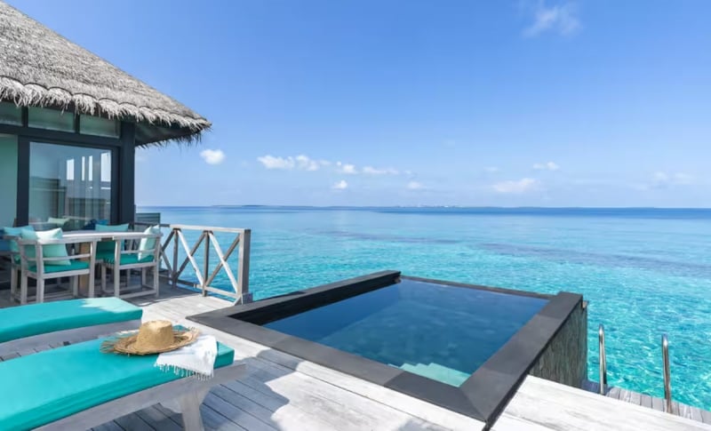 Overwater villa Airbnb Maldives 