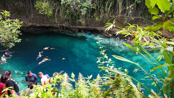 Dòng sông bùa mê Hinatuan, Philippines