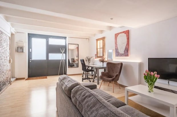 Airbnb in Barcelona city