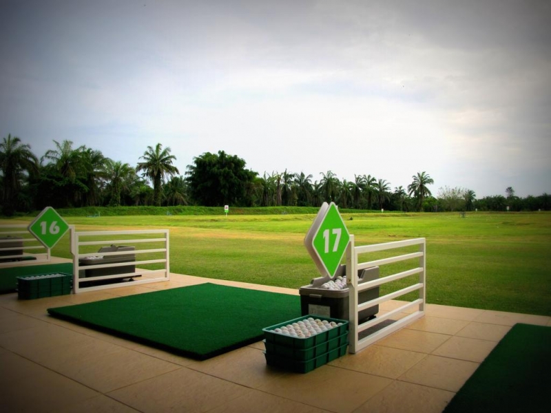 Bones palm drive. Golf Driving range. Golf Club ranges.