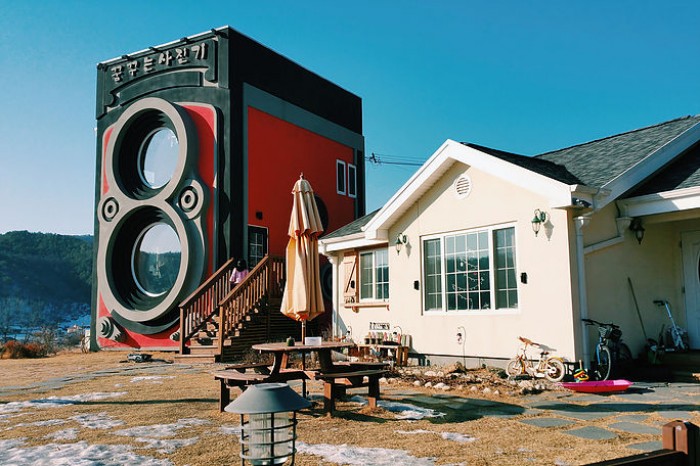 rolleiflex camera cafe