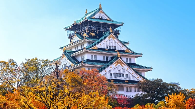 osaka castle in the autumn