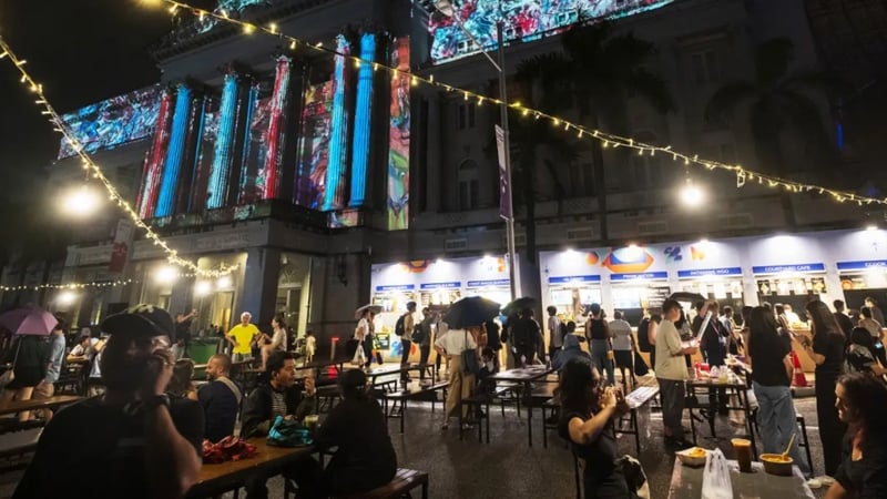 food market outside national gallery singapore