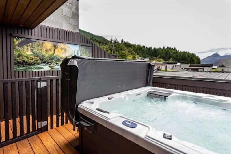 airbnb with hot tub