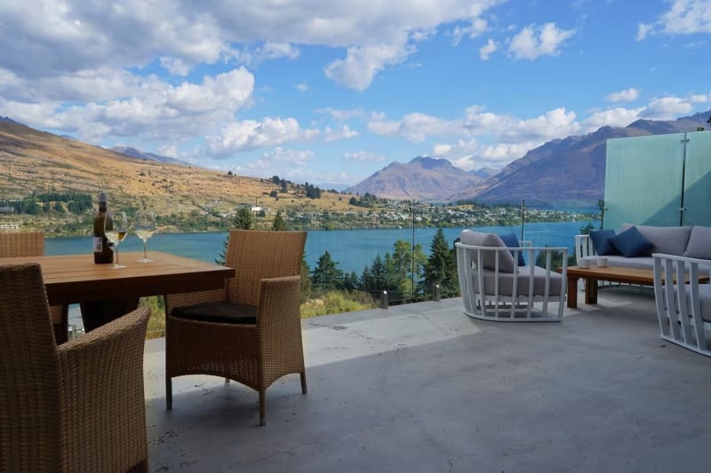 beautiful Lakefront Airbnbs in Queenstown