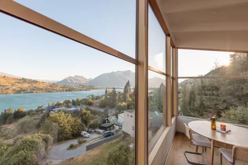 cosy Lakefront Airbnbs in Queenstown