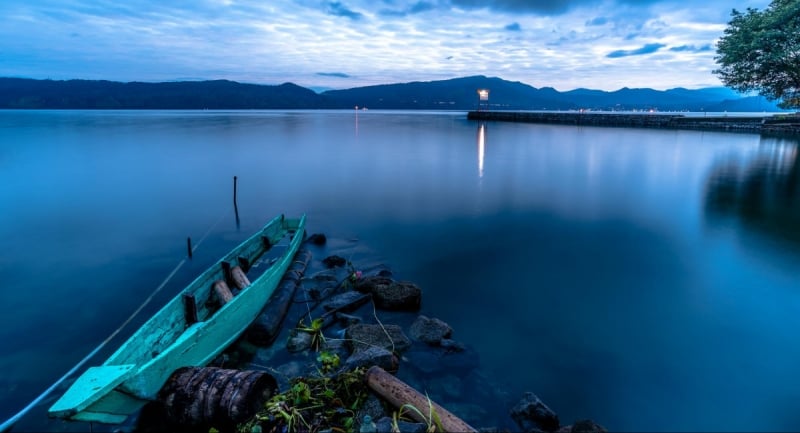Hồ nước xanh ở Indonesia