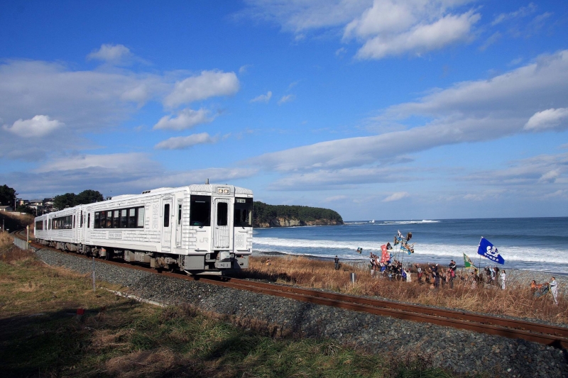 tohoku emotion travelling beside the coast