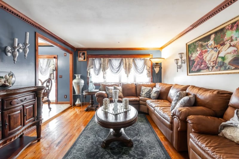 Airbnb with a leather sofa in Brooklyn, NY