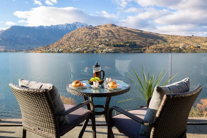 Lakefront Airbnbs in Queenstown