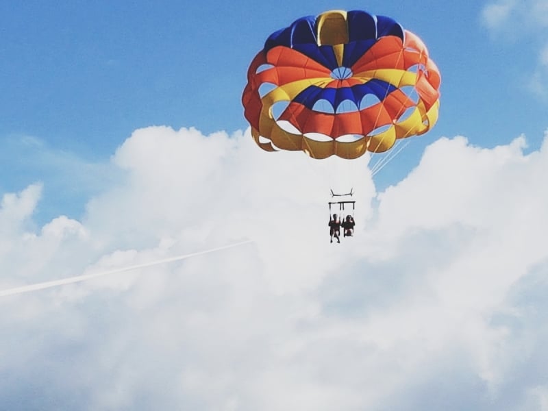 parasailing in boracay