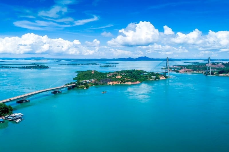 top indonesian islands near singapore - batam island
