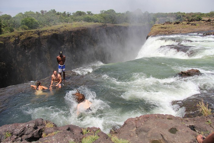 Hồ Ác Quỷ, thác Victoria, Zambia