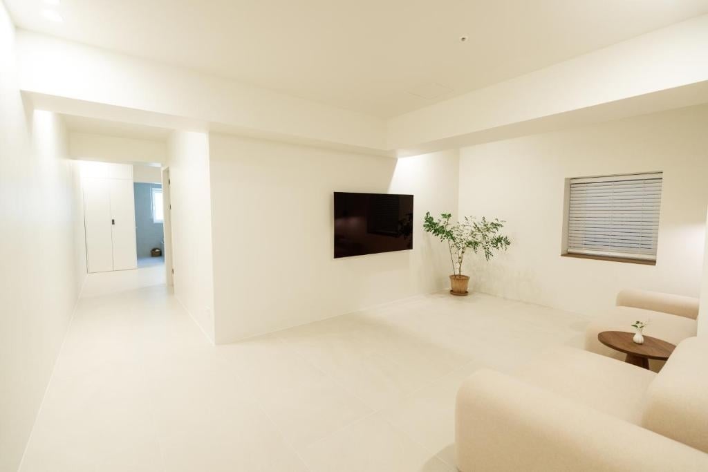 White Linen House Living Room in Gangnam, Seoul