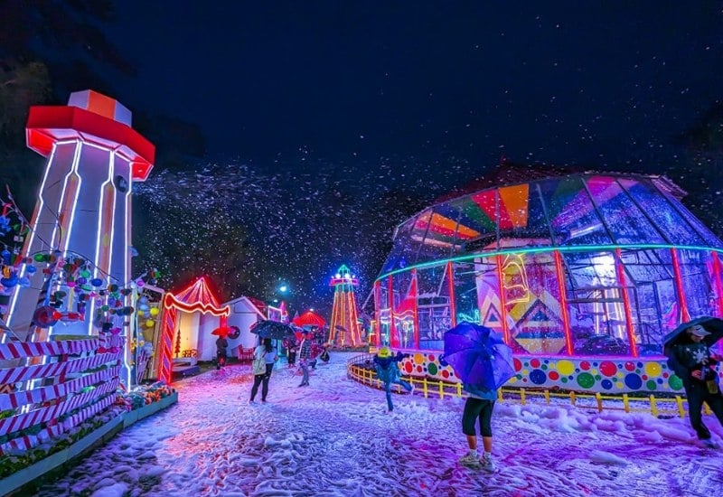 christmas towns to visit