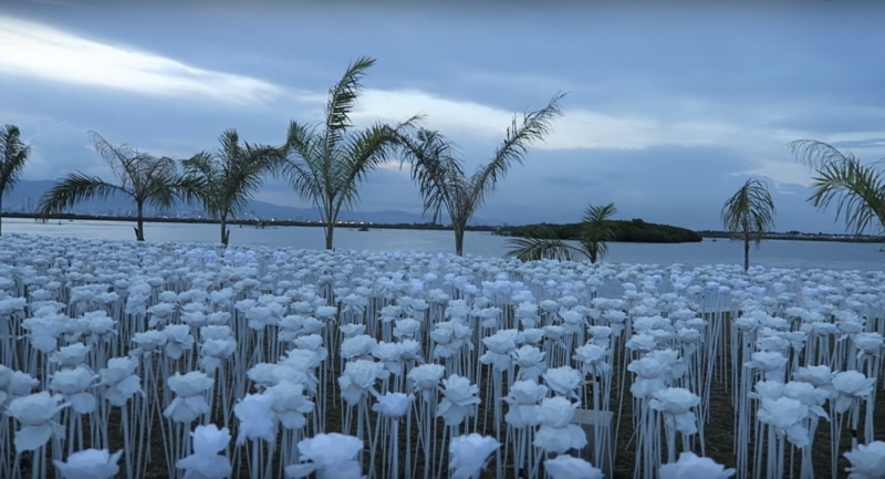 10,000 Roses Cafe