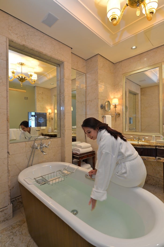 The St. Regis Singapore bathtub