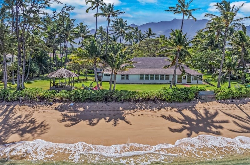 Top 17 Stunning Airbnbs and Vacation Rentals for the Best Experience in Hawaii