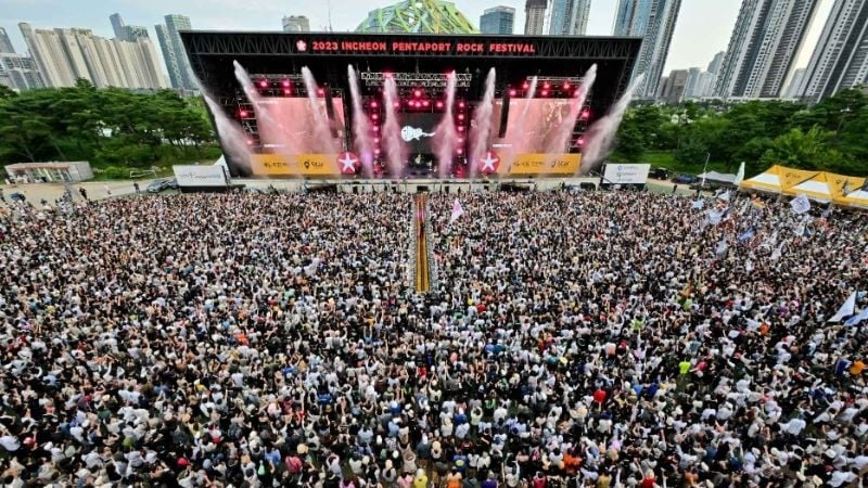 crowded rock festival