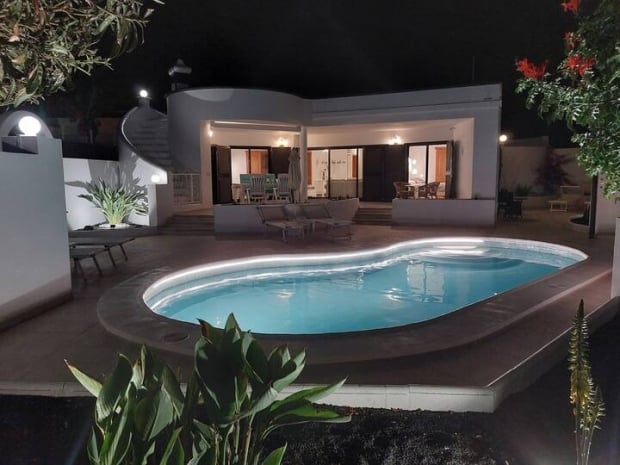 Flamingo beachside villa with private pool