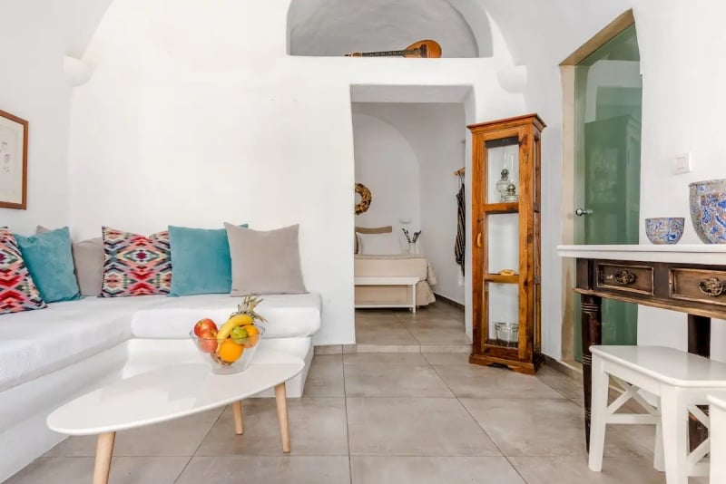 akrotiri airbnb in santorini