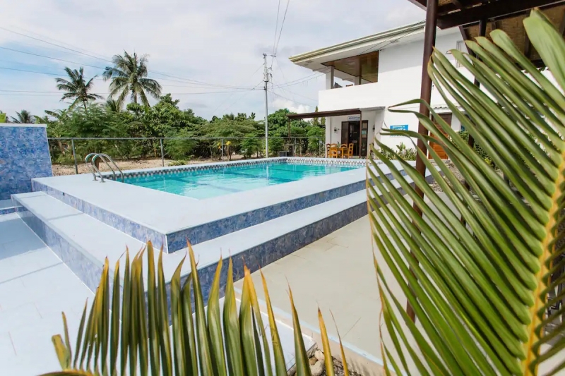 pool berni's hostel airbnb cebu