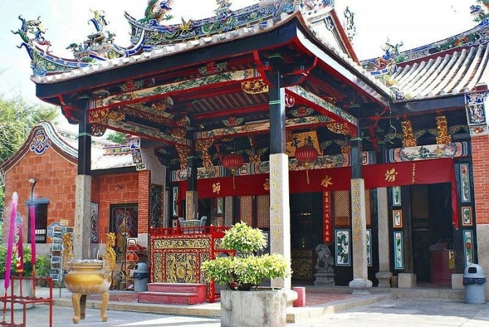 Chơi Gì Ở Penang: đền rắn