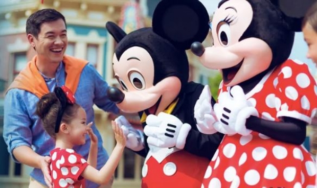 Enjoy Exclusive Privileges in Hong Kong Disneyland with Standard Chartered Cards