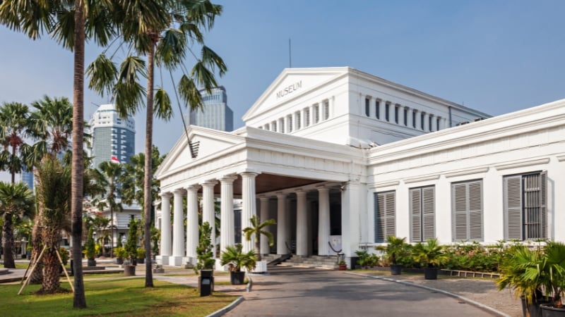 tourist spots and historical attractions in jakarta