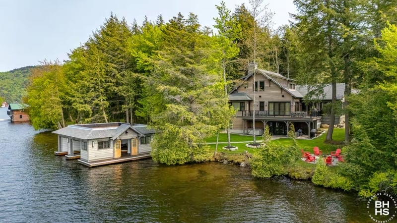 lakefront Airbnb stays in Lake Placid