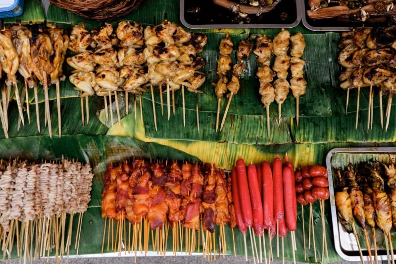 things to do in the philippines: eat lots of filipino food