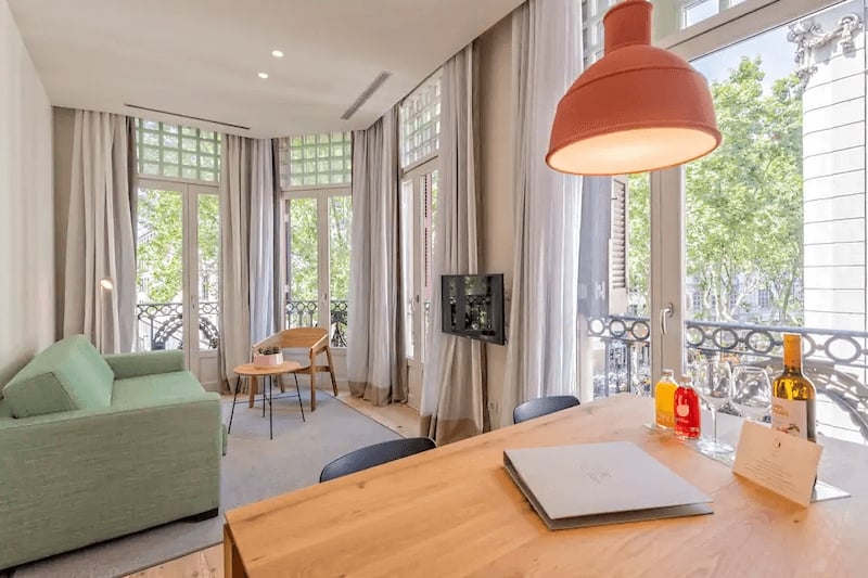  Airbnb Barcelona Apartments with Simple Decor