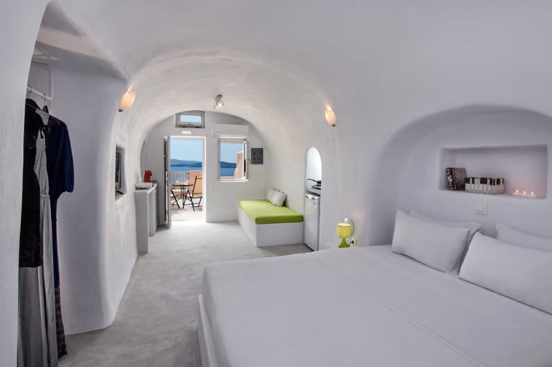 Cave Airbnb Oia Santorini 