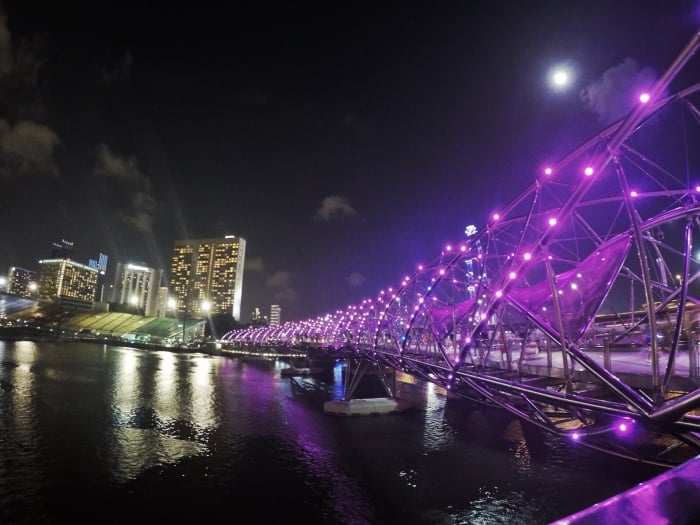 Cầu Helix địa điểm chụp ảnh sống ảo đẹp nhất Singapore