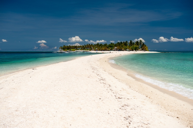 foreigners coming back philippines