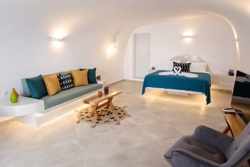 Cave Airbnb Oia Santorini 