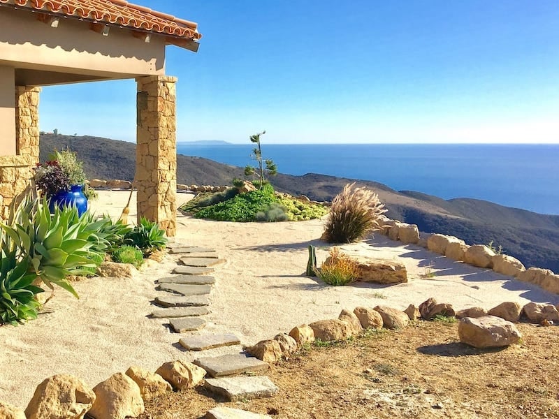 Seaside Bungalow With Mountain Views in Malibu 