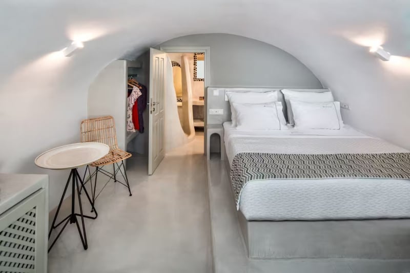 Cave Airbnb Oia Santorini 