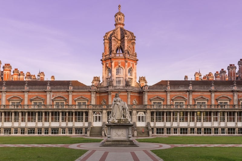 universities in england: royal holloway