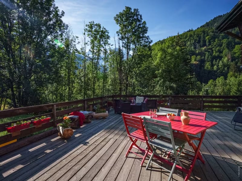 aesthetic Airbnb stays in Chamonix