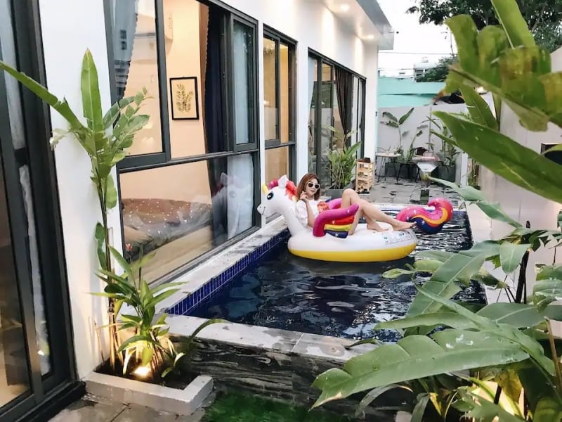 sunny pool villa 