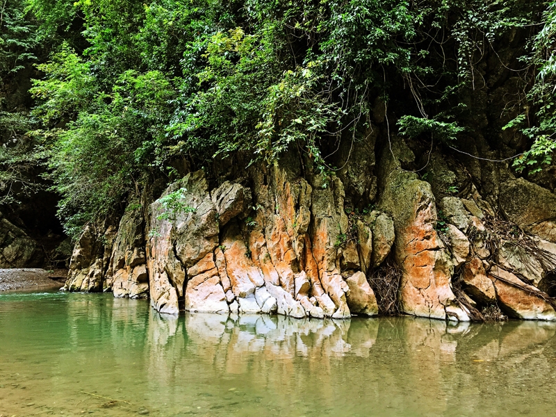 Marmol Cliff