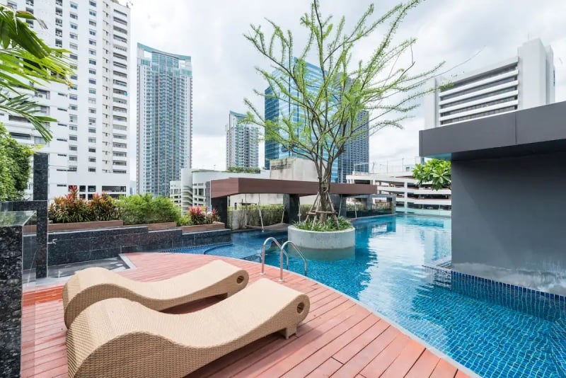 bangkok airbnb rooftop pool