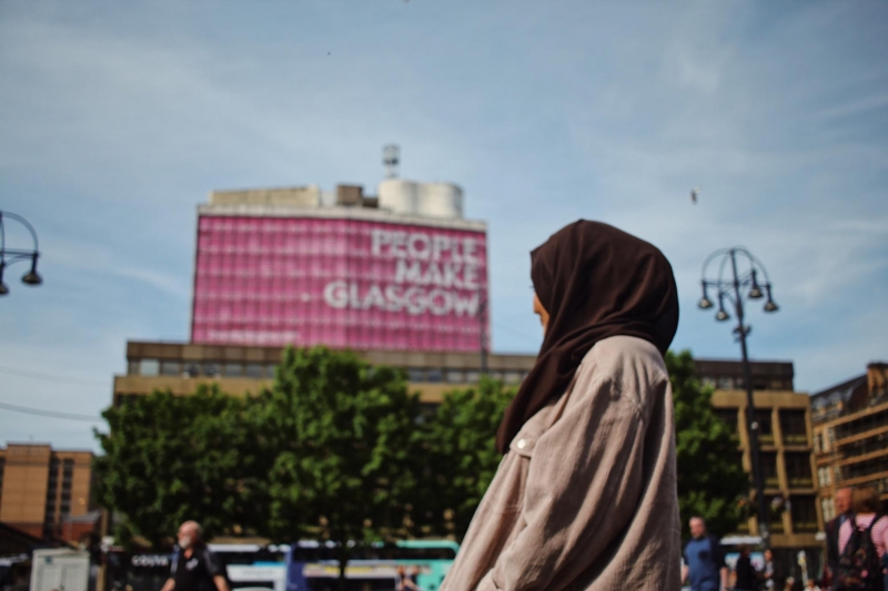 people make glasgow sign