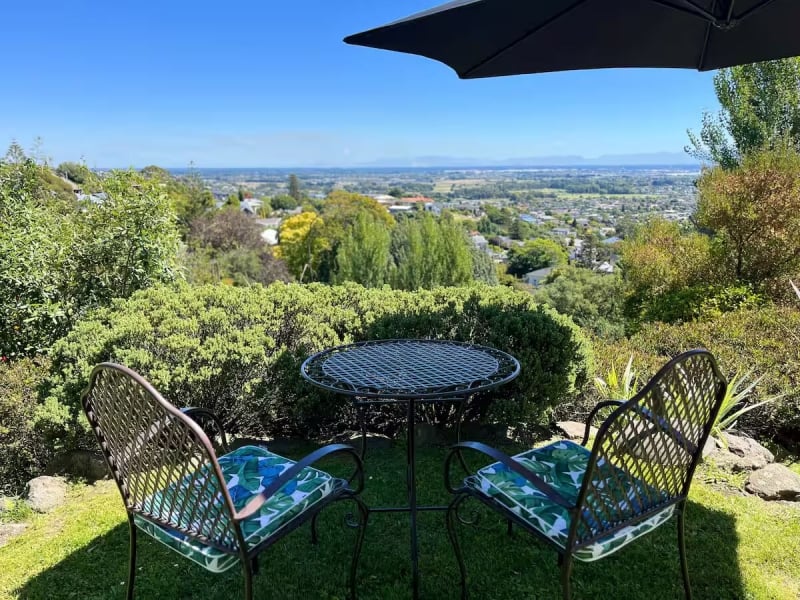 beautiful hillside Airbnb stays in Christchurch