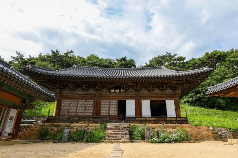 bongjeongsa temple andong wellness in south korea