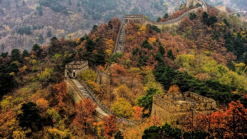 the great wall of China in autumn